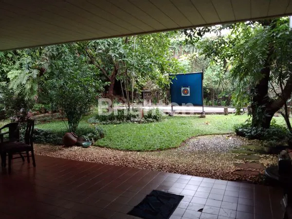 image RUMAH MEWAH 708M² DI PERMATA HIJAU DENGAN KOLAM RENANG (4)