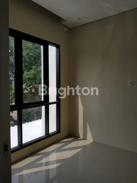 image RUMAH SIAP HUNI DI KAWASAN RUNGKUT ASRI, LINGKUNGAN TENANG & AKSES MUDAH (2)