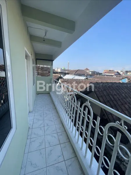 image KOST PRIA PREMIUM 3 LANTAI LOKASI STRATEGIS DEKAT 4 UNIVERSITAS (8)