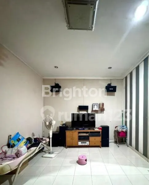 image RUMAH 3 LANTAI BEBAS BANJIR, DEPAN RUMAH BISA DILALUI 2 MOBIL DI DURI KEPA TANJUNG DUREN (5)