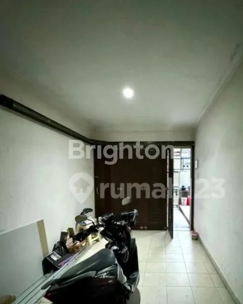 image RUMAH 3 LANTAI BEBAS BANJIR, DEPAN RUMAH BISA DILALUI 2 MOBIL DI DURI KEPA TANJUNG DUREN (3)