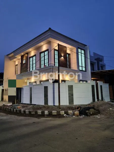image RUMAH AMERICAN STYLE 2 LANTAI BARU GRESS  DEKAT MERR JUANDA KUTISARI AHMAD YANI TOL WARU RUNGKUT UPN UBAYA PETRA UNESA ROYAL PLAZA MARINA MASPION SQUARE  (2)