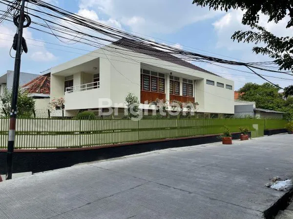 RUMAH MEWAH HOOK DI MANGGA BESAR NYAMAN HUNI,FULLY FURNISH DENGAN LOKASI LUAS.