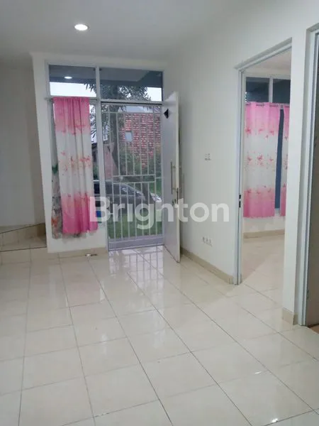 image RUMAH HOEK DENGAN 3KT, RAPI SIAP HUNI DI LEGENDA WISATA CIBUBUR, CILEUNGSI, BOGOR, JAWA BARAT (2)