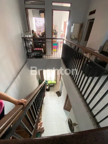 image RUMAH BAGUS 2,5 LANTAI RENI JAYA PAMULANG TANGERANG SELATAN  (5)