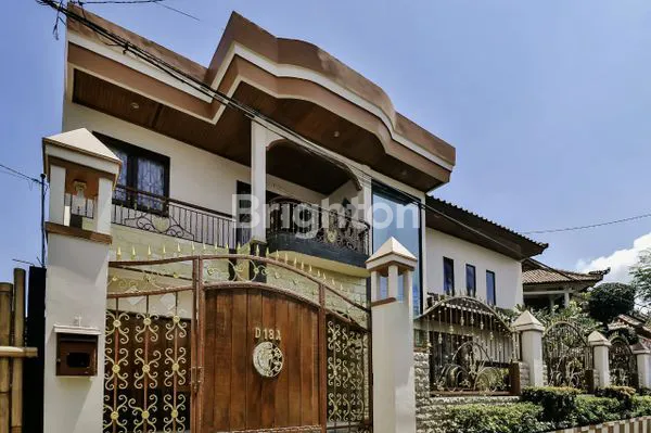 RUMAH NYAMAN DENGAN DESAIN ELEGAN DI BATUBULAN