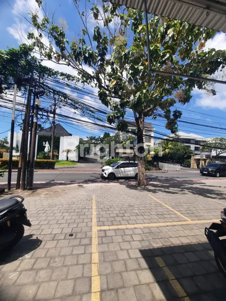 image  DISEWAKAN TOKO STRATEGIS DI JL. BATU BELIG – BALI (4)
