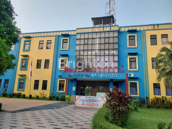 image DIJUAL GEDUNG SEKOLAH 3 LANTAI - FASILITAS KOLAM RENANG + LAPANGAN BOLA - NAROGONG, BEKASI (2)