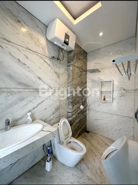 image JUAL RUMAH MEWAH DI JANTUNG SURABAYA BARAT. DEKAT PAKUWON MALL / PM , DEKAT LONTAR (2)