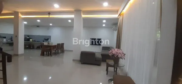 image RUMAH 3 LANTAI SEMI-FURNISHED DI DURI KEPA DEKAT CENTRAL PARK JAKARTA BARAT (3)