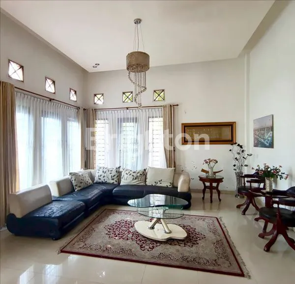 image RUMAH POSISI HOOK SIAP HUNI DENGAN LEBAR TANAH 20 METER DAERAH DEKAT GIVENCY ONE JL GAPERTA UJUNG KAPTEN SUMARSONO (2)