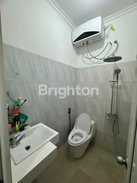 image TURUN HARGA BESAR !! DARI 1.55M JADI 1.2M – RUMAH 2 LANTAI DEKAT STASIUN KRL CILEBUT, FULL FASILITAS\N (8)