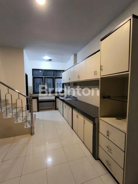 image RUKO 4 LANTAI SEMI FURNISHED LOKASI STRATEGIS PEKANBARU (6)