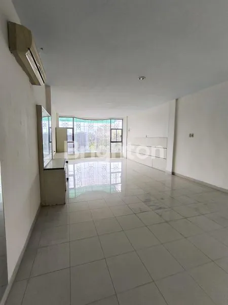 image RUKO 4 LANTAI SEMI FURNISHED LOKASI STRATEGIS PEKANBARU (7)