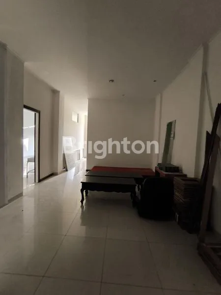 image RUKO GANDENG 2 LANTAI LOKASI BISNIS STRATEGIS DI JANTUNG KOTA (6)