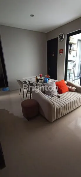 image RUMAH MEWAH 2 LANTAI FULL FURNISH DI CITRALAND UTARA (2)