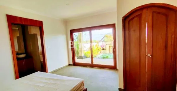 image VILLA MEWAH MEGAH DENGAN KOLAM RENANG LUAS DAN LINGKUNGAN NYAMAN DI UNGASAN KUTA SELATAN  (5)