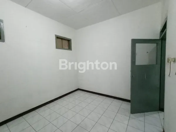 image HUNIAN STRATEGIS 4KT DI RUNGKUT ASRI, LT 200M², SEMI-FURNISHED (4)