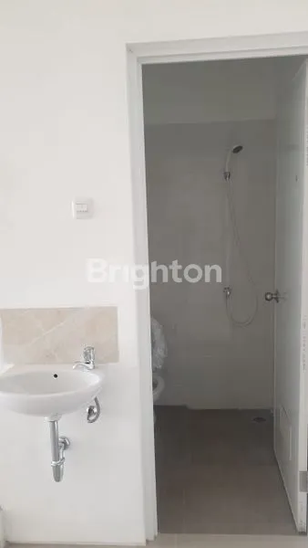 image RUKO BARU SEMI-FURNISHED 3 LANTAI DI SIMOKERTO SURABAYA (7)