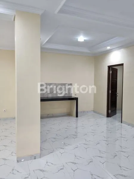 image DISEWA RUMAH  MEWAH 2 LANTAI DAN NYAMAN DI KOTA WISATA (4)