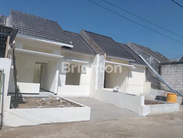 image RUMAH MINIMALIS SIAP HUNI DI DE ROYAL NIRWANA SUKUN MALANG (1)