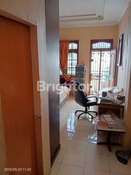 image RUMAH 2.5 LANTAI SHM DI S PARMAN STRATEGIS & NYAMAN (4)