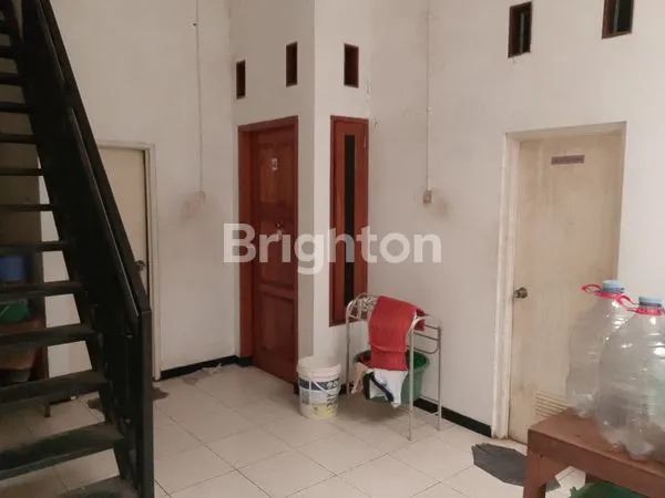 image RUMAH MEWAH 10 KAMAR TIDUR HADAP SELATAN DEKAT CIPUTRA WORLD (7)