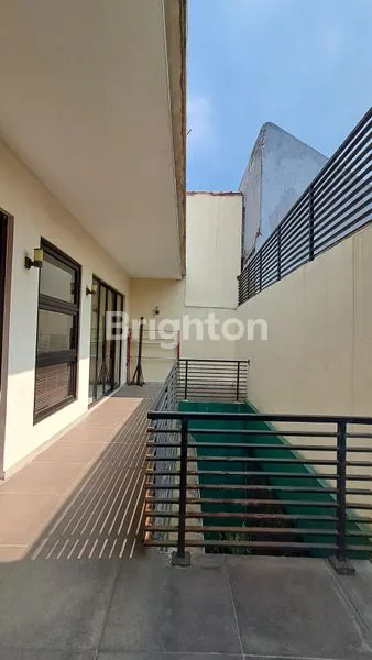 image RUMAH MEWAH 2 LANTAI INDRAPRASTA, DEKAT TOL BORR, SIAP HUNI (8)