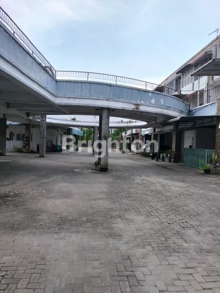 image TOWNHOUSE DI KOMPLEK LACOSTE, SUNGGAL (3)