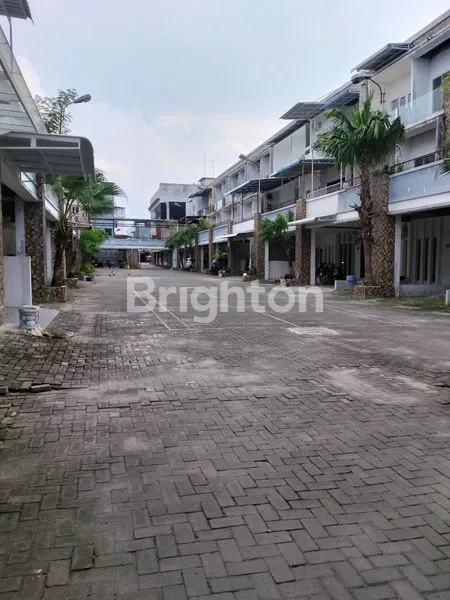 image TOWNHOUSE DI KOMPLEK LACOSTE, SUNGGAL (4)