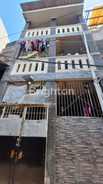 image KONTRAKAN 3 LANTAI STRATEGIS DI JELAMBAR, DEKAT PASAR & SEKOLAH (1)