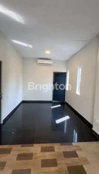 image RUKO 3 LT SIAP PAKAI SANGAT STRATEGIS DAN RAMAI POSISI HOOK SANGAT COCOK UNTUK INVESTASI DIKOMPLEK RUKO MILENIA KLAMPIS JAYA DEKAT BRATANG, NGINDEN, MERR (2)