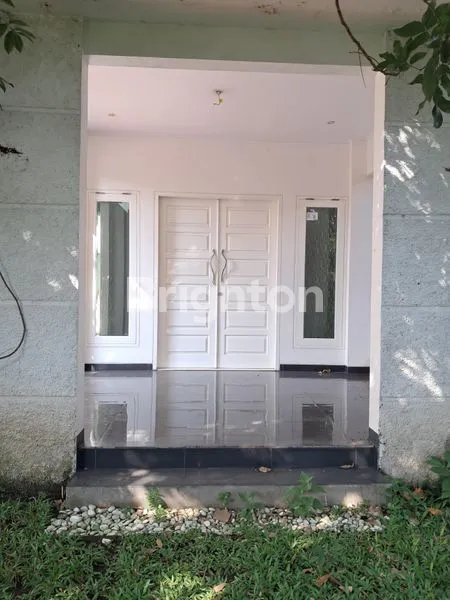 image HUNIAN LUAS 700M² DENGAN 8 KAMAR TIDUR DI PERUMAHAN ELITE CIMAHI (2)