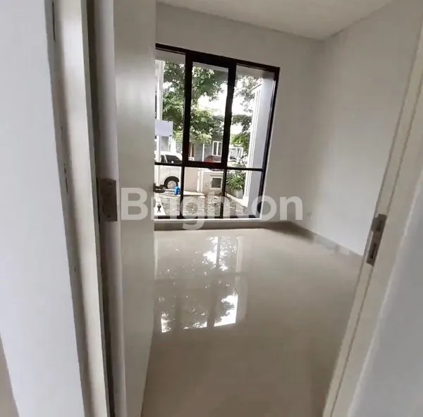 image RUMAH STRATEGIS PUSAT KOTA SIDOARJO - DEKAT EXIT TOL SIDOARJO (3)