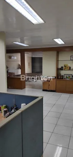 image GEDUNG PERKANTORAN DI MAMPANG PRAPATAN JAKARTA SELATAN (1)