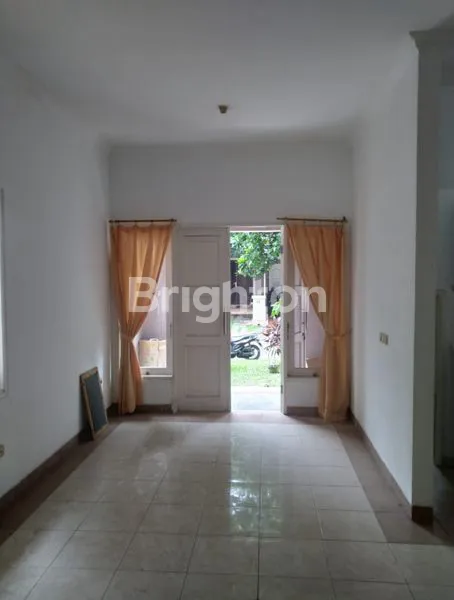 image RUMAH MEWAH 2 LANTAI CRYSTAL GADING SERPONG HARGA MURAH (2)