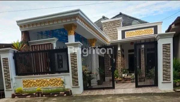 RUMAH MEWAH 2 LANTAI DI JEMBER, 4KT, DEKAT KANTOR CAMAT