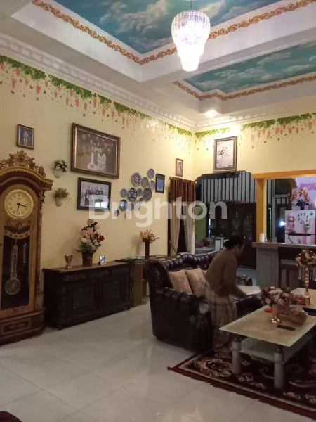 image RUMAH MEWAH 2 LANTAI DI JEMBER, 4KT, DEKAT KANTOR CAMAT (2)