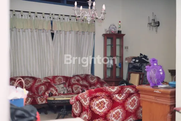 image DIJUAL RUMAH LAMA JEMURSARI UTARA TERAWAT DEKAT MARGOREJO (7)