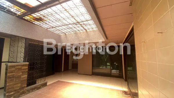 image RUMAH MEWAH 2 LANTAI ONE GATE SYSTEM DI LANGSEP MALANG (5)