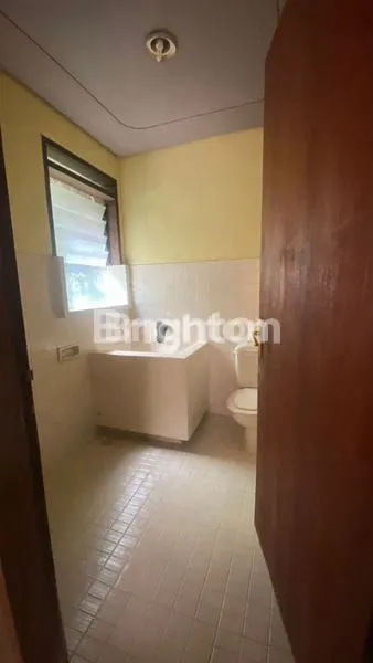 image RUMAH MEWAH 2 LANTAI ONE GATE SYSTEM DI LANGSEP MALANG (8)