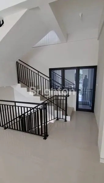 image RUKO EASTON 4 LANTAI PREMIUM DI MERR SURABAYA - STRATEGIS (4)