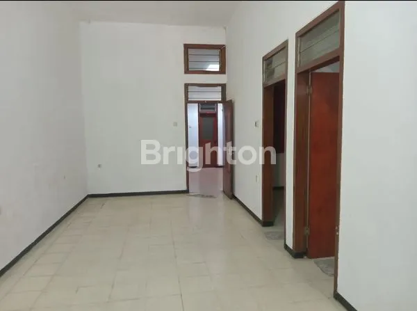 image DIJUAL RUMAH DUA LANTAI , BANGUNAN BARU RENOVASI DI KAPASAN DALAM SURABAYA  (3)