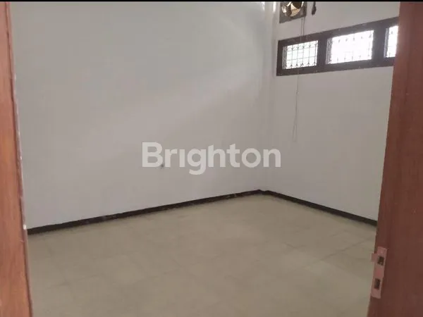 image DIJUAL RUMAH DUA LANTAI , BANGUNAN BARU RENOVASI DI KAPASAN DALAM SURABAYA  (4)