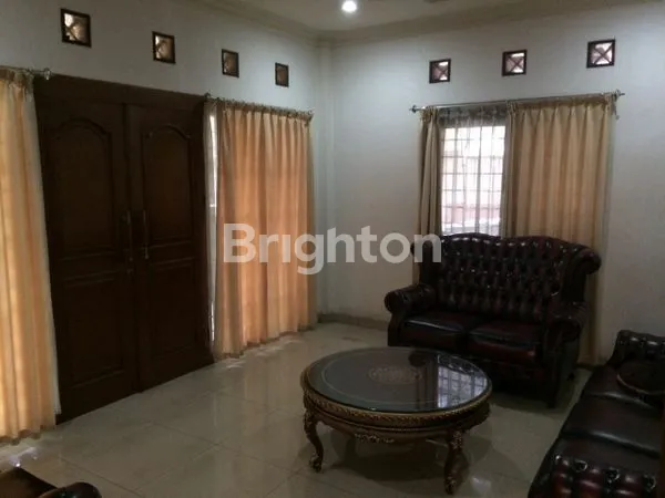 image RUMAH 2 LANTAI NYAMAN DIKOMPLEK YANG ASRI DAN STRATEGIS (8)