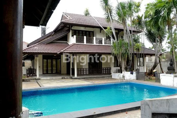 image RUMAH MEWAH 3 LANTAI DI CIPETE DENGAN KOLAM RENANG PRIBADI (1)