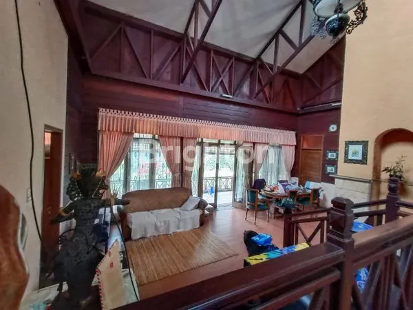 image VILLA MEWAH CIJERUK DENGAN VIEW PUNCAK & 21 KOLAM IKAN (7)
