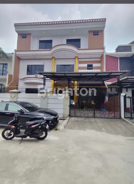 image VILLA REGENCY MELATI 3 LANTAI FULLY FURNISHED SHM SIAP HUNI (1)