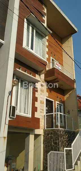 image RUMAH EKSKLUSIF 2 LANTAI DALAM KOMPLEKS ONE GATE SYSTEM MALANG (1)