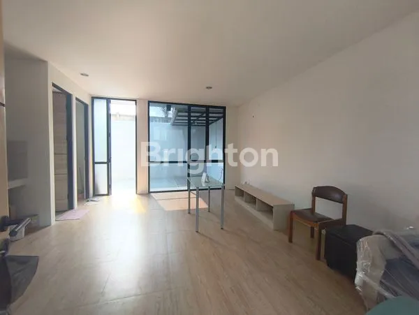 image DISEWAKAN RUMAH 2 LANTAI DI CENDANA KARAWACI TANGERANG (2)